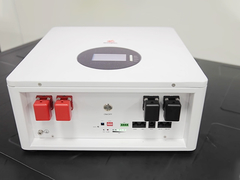 Système de stockage de l'énergie solaire monté sur une paroi