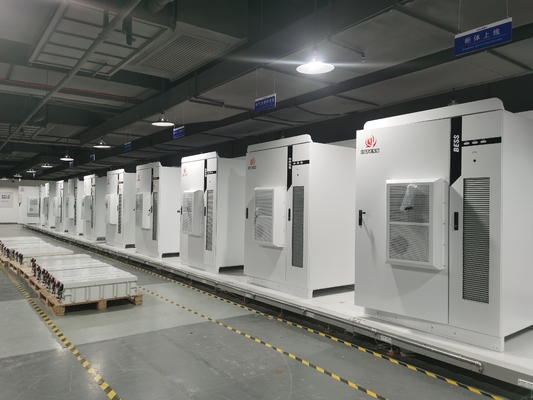 IP55 LiFePO4 Système de stockage d'énergie par batterie industrielle 50 kW Installation à l'intérieur / à l'extérieur