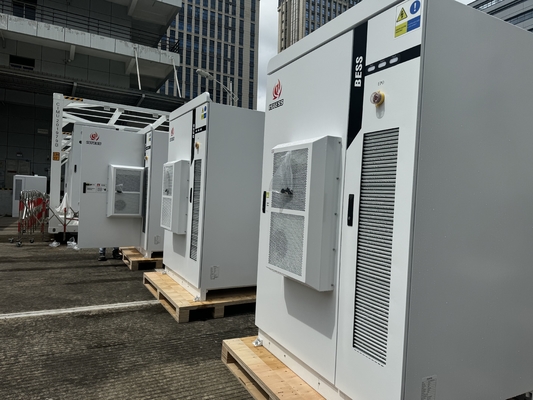 Système de stockage d'énergie de batterie industrielle LiFePO4 certifié UL IP55 107,52 KWH - 125,44 KWH