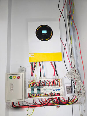 Onduleur Solaire Hybride 48V Monophasé Pure Onde Sinusoïdale 8.5kw 11kw Hors Réseau MPPT avec Chargeur Intégré et Haute Protection contre les Surtensions